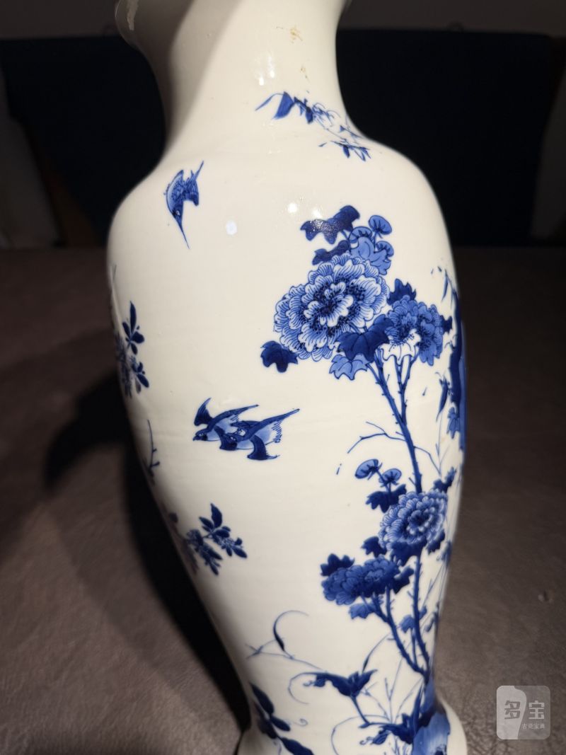 清康熙 青花山石花卉纹观音瓶 - 图11